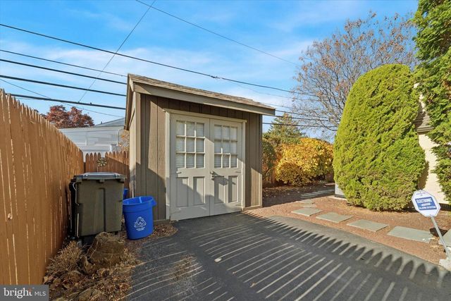 1042 BLYTHE AVE, Drexel Hill, PA 19026