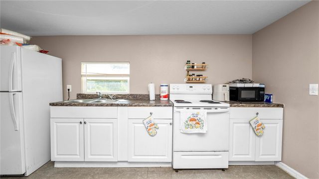 1128 STELLA AVENUE N, Lakeland, FL 33805