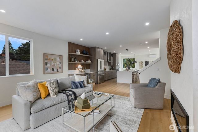 11748 Dayton Avenue N, Seattle, WA 98133
