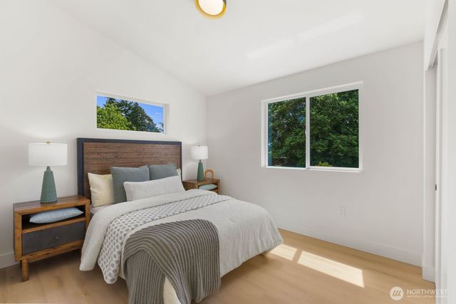 11748 Dayton Avenue N, Seattle, WA 98133