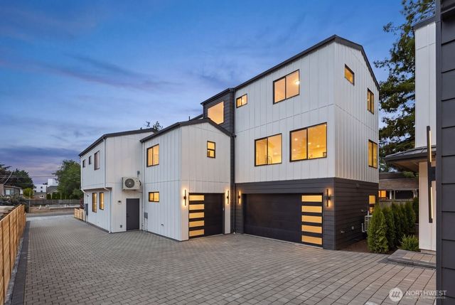 11748 Dayton Avenue N, Seattle, WA 98133