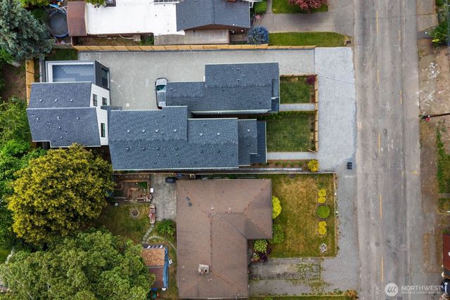 11748 Dayton Avenue N, Seattle, WA 98133
