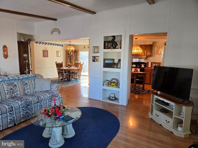 727 DOGWOOD DR, Green Lane, PA 18054