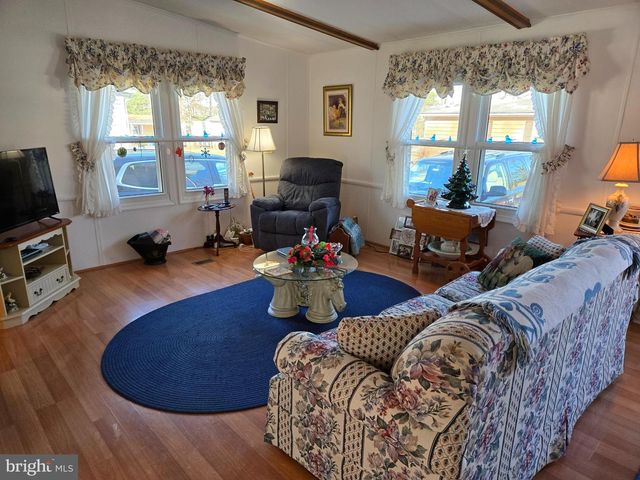 727 DOGWOOD DR, Green Lane, PA 18054