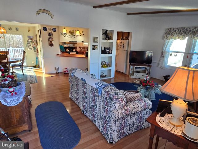 727 DOGWOOD DR, Green Lane, PA 18054