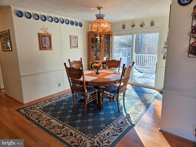 727 DOGWOOD DR, Green Lane, PA 18054