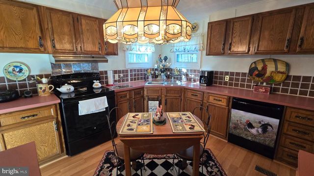 727 DOGWOOD DR, Green Lane, PA 18054