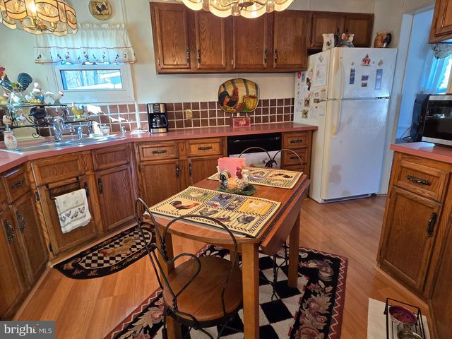 727 DOGWOOD DR, Green Lane, PA 18054