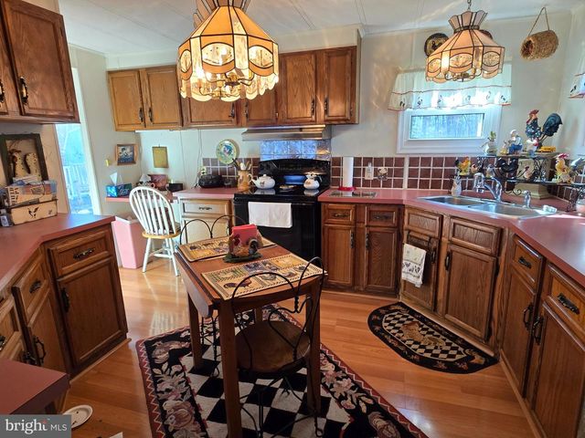 727 DOGWOOD DR, Green Lane, PA 18054