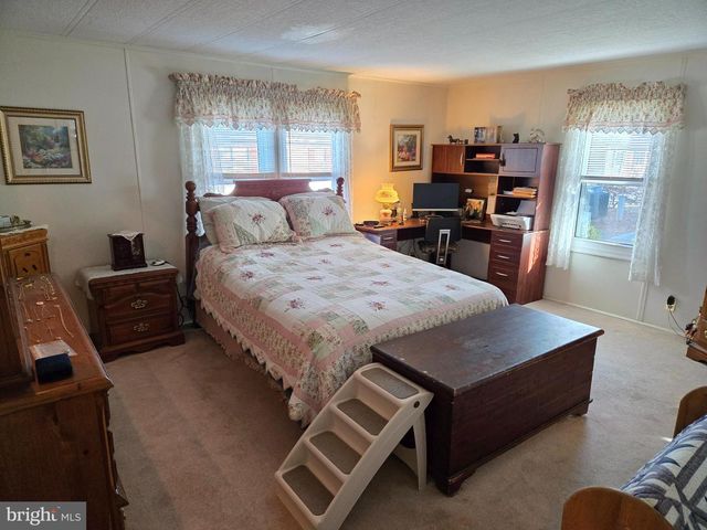 727 DOGWOOD DR, Green Lane, PA 18054