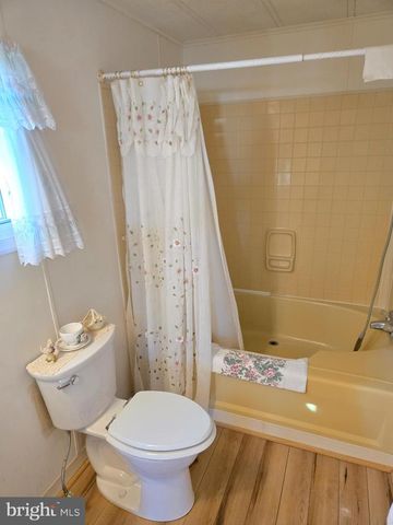 727 DOGWOOD DR, Green Lane, PA 18054