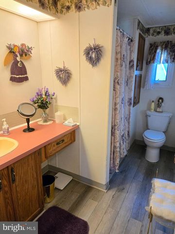 727 DOGWOOD DR, Green Lane, PA 18054