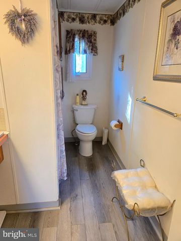 727 DOGWOOD DR, Green Lane, PA 18054