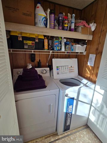 727 DOGWOOD DR, Green Lane, PA 18054