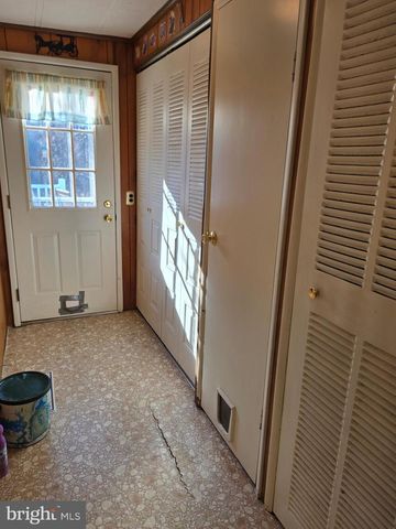 727 DOGWOOD DR, Green Lane, PA 18054