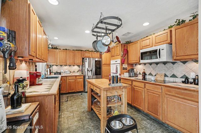 1131 Fairway Court NE, Palm Bay, FL 32905