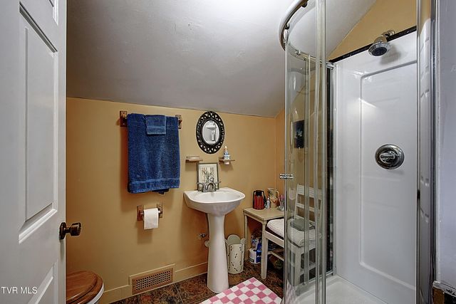 627 West Maple Street, Johnson City, TN 37604