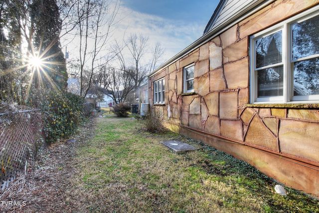 627 West Maple Street, Johnson City, TN 37604