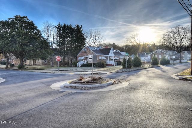 627 West Maple Street, Johnson City, TN 37604