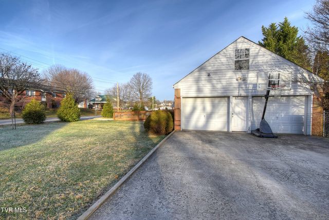 627 West Maple Street, Johnson City, TN 37604