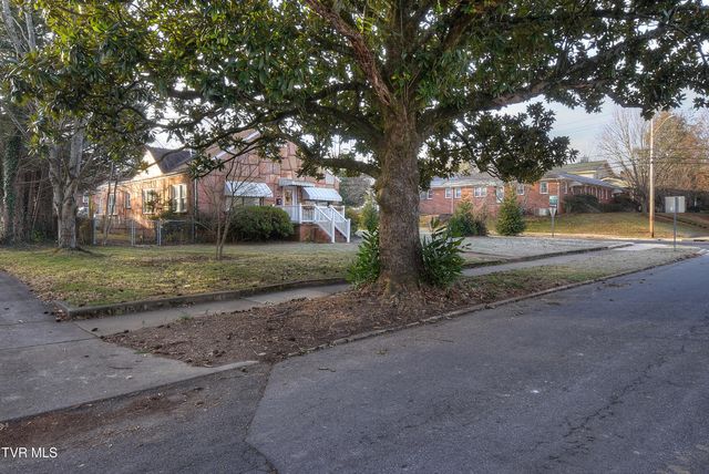 627 West Maple Street, Johnson City, TN 37604