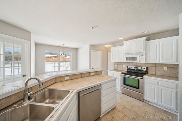 4980 E Chestnut Drive, Claremore, OK 74019