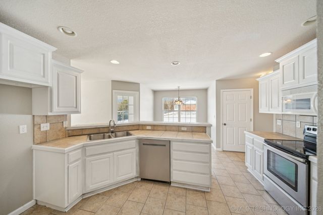 4980 E Chestnut Drive, Claremore, OK 74019