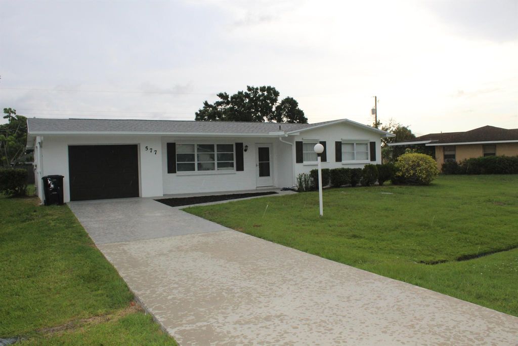 577 SE Anchor Lane, Port St Lucie, FL 34983