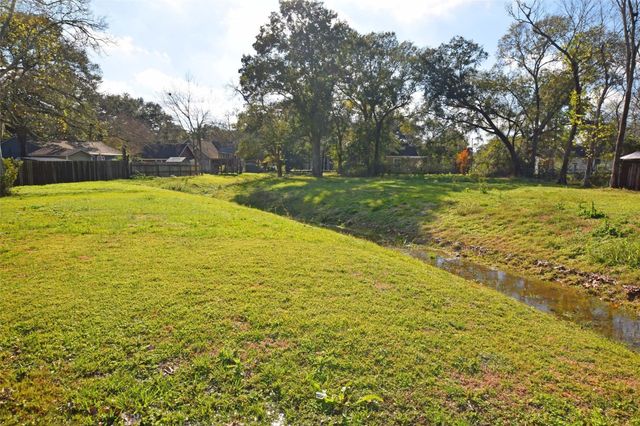 499 N Illinois Avenue, League City, TX 77573