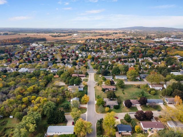 305 South Road, Mount Horeb, WI 53572