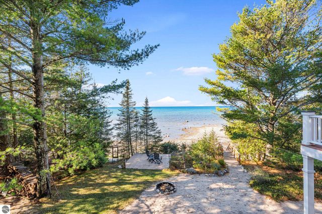 4903 Lake Shore Drive, Charlevoix, MI 49720