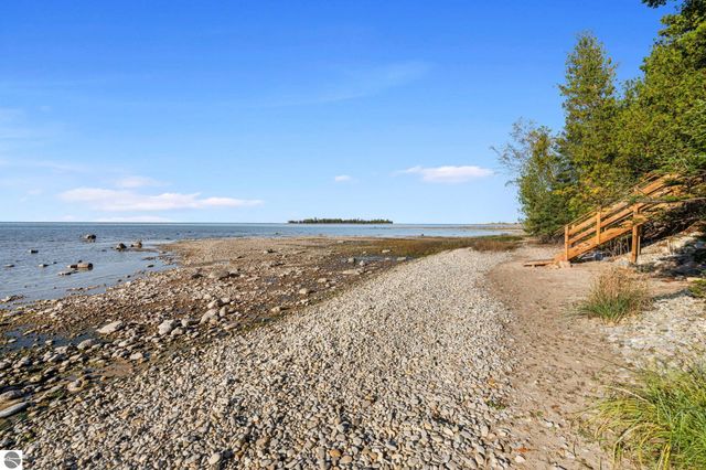 4903 Lake Shore Drive, Charlevoix, MI 49720