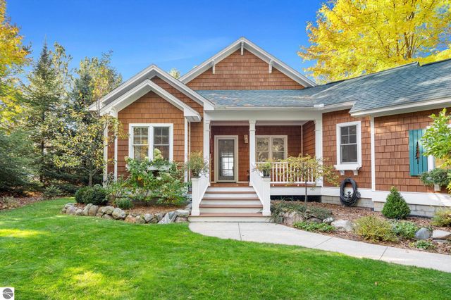 4903 Lake Shore Drive, Charlevoix, MI 49720