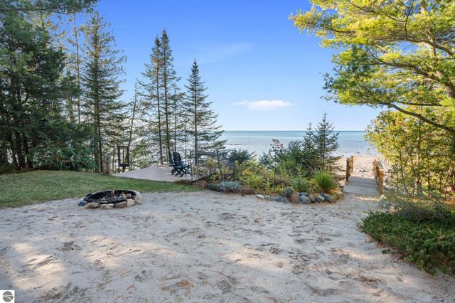 4903 Lake Shore Drive, Charlevoix, MI 49720
