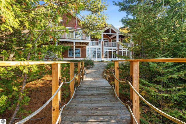 4903 Lake Shore Drive, Charlevoix, MI 49720