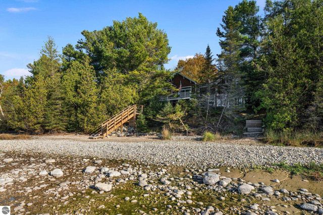 4903 Lake Shore Drive, Charlevoix, MI 49720
