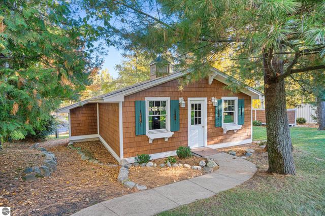 4903 Lake Shore Drive, Charlevoix, MI 49720