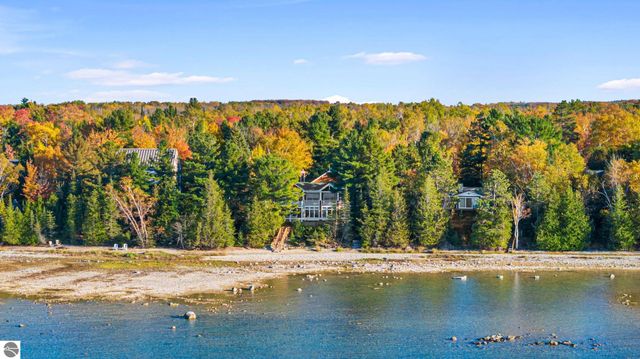 4903 Lake Shore Drive, Charlevoix, MI 49720