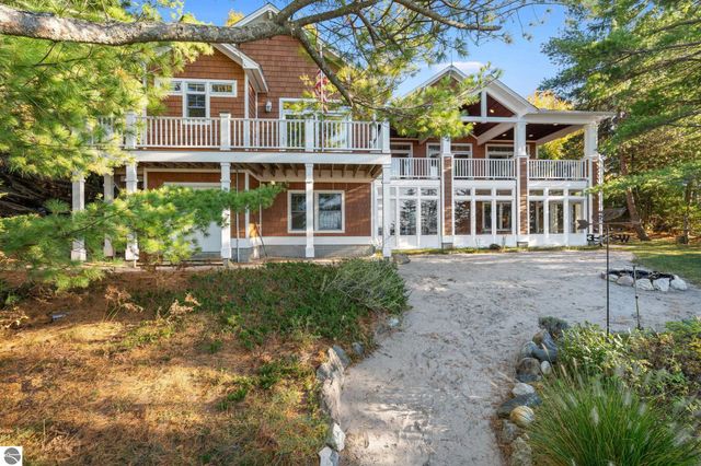 4903 Lake Shore Drive, Charlevoix, MI 49720