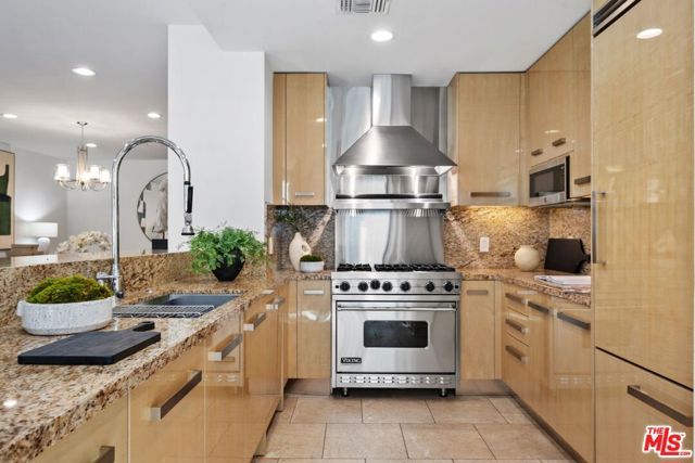 447 N Doheny Drive 102, Beverly Hills, CA 90210