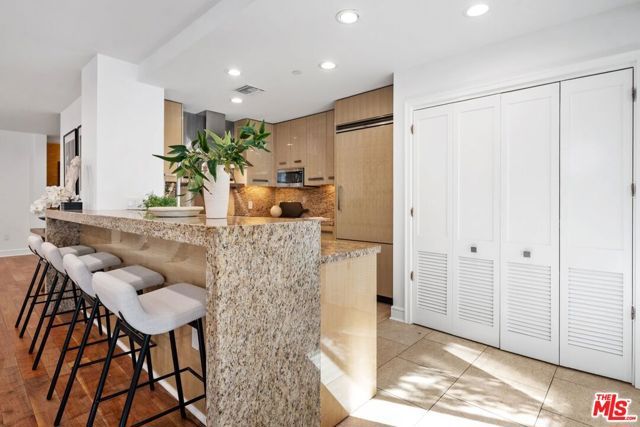 447 N Doheny Drive 102, Beverly Hills, CA 90210