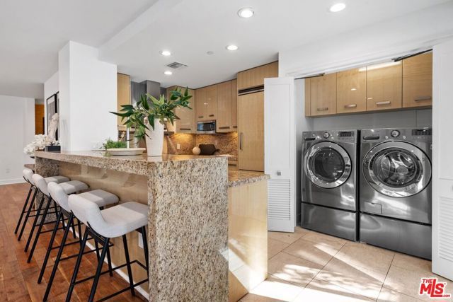 447 N Doheny Drive 102, Beverly Hills, CA 90210