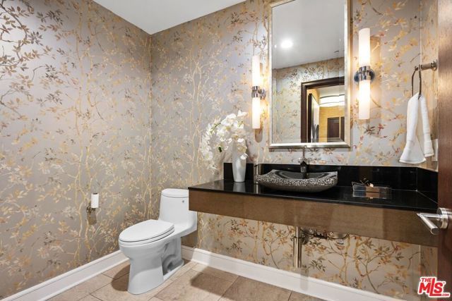 447 N Doheny Drive 102, Beverly Hills, CA 90210