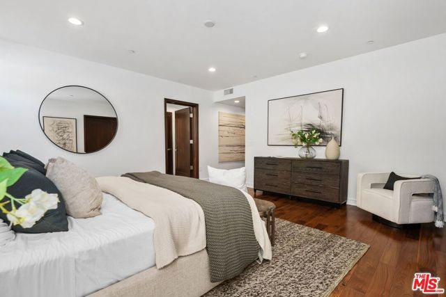 447 N Doheny Drive 102, Beverly Hills, CA 90210