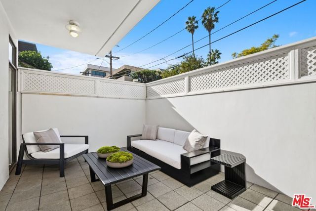 447 N Doheny Drive 102, Beverly Hills, CA 90210