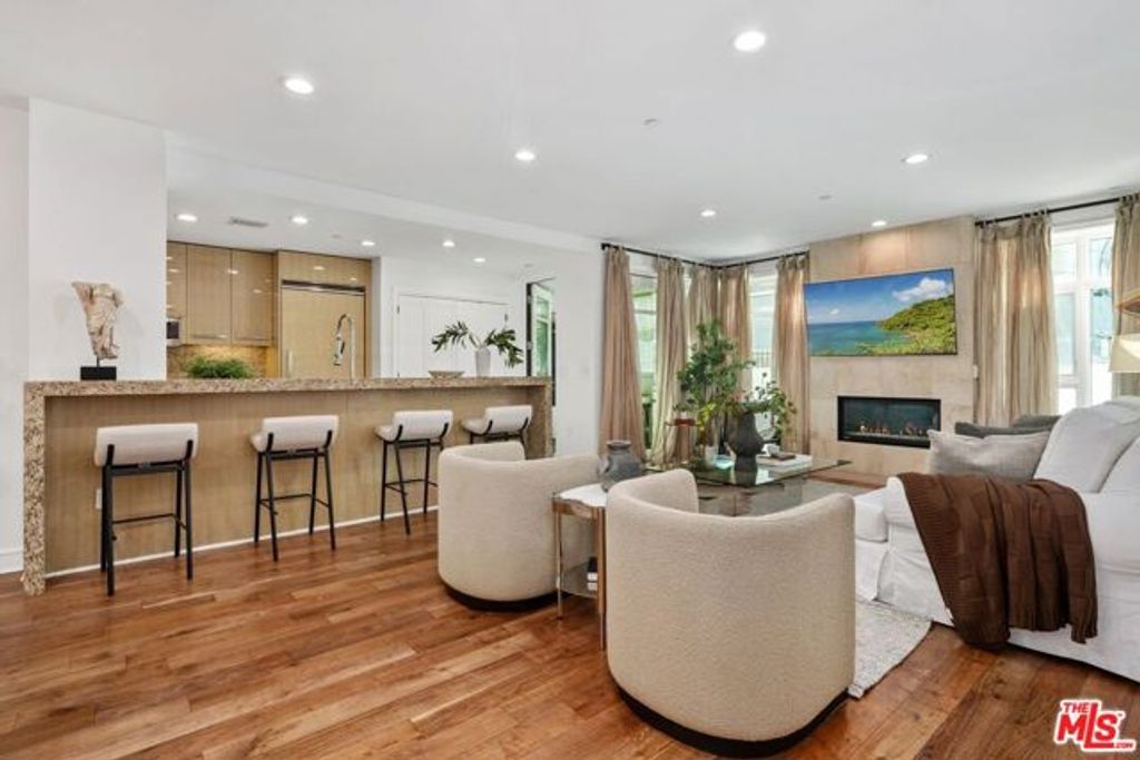 447 N Doheny Drive 102, Beverly Hills, CA 90210