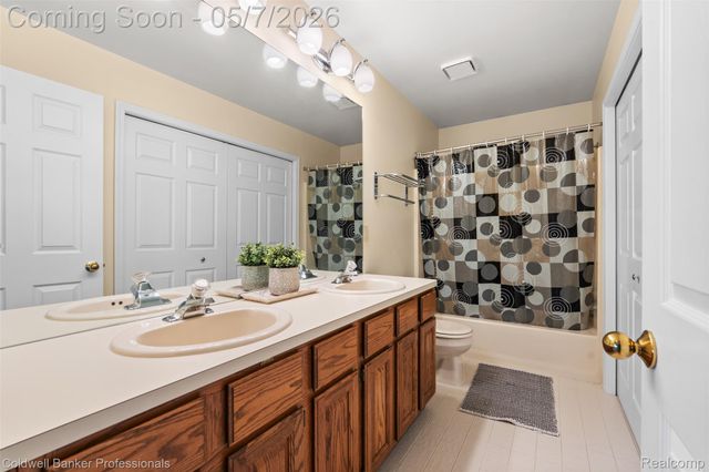 45075 Courtview Trail, Novi, MI 48375