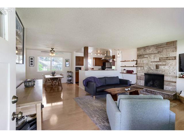 13614 Se HARRISON Ct, Portland, OR 97233