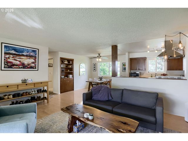 13614 Se HARRISON Ct, Portland, OR 97233