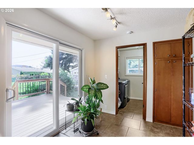 13614 Se HARRISON Ct, Portland, OR 97233